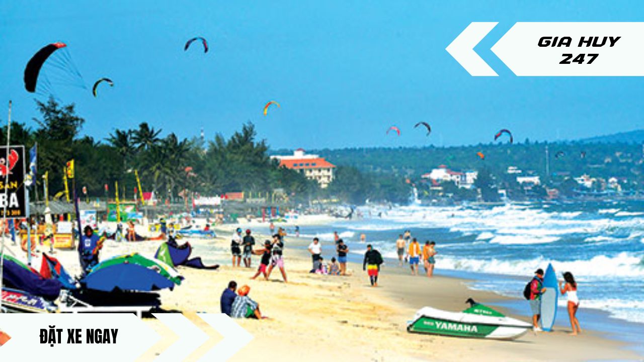 Ảnh xe Limousine/Carnival di chuyển tốc độ cao trên cao tốc, phục vụ dịch vụ thuê xe đi Bình Thuận nhanh chóng.