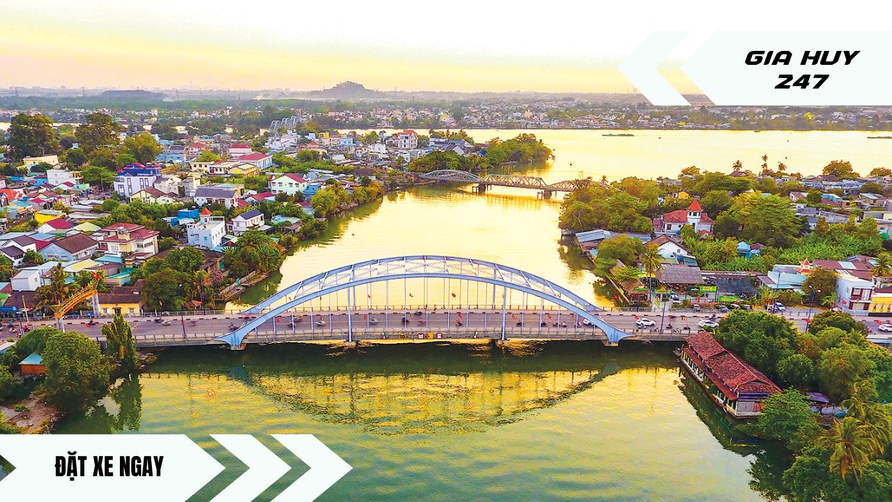 Ảnh xe 16 chỗ GIA HUY 247 đang di chuyển trên tuyến đường Biên Hòa, phục vụ dịch vụ thuê xe đi Đồng Nai công tác.