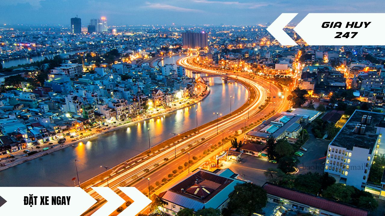 Ảnh xe Limousine GIA HUY 247 an toàn vượt qua Cầu Mỹ Thuận, dịch vụ Thuê Xe Đi Vĩnh Long cao cấp.